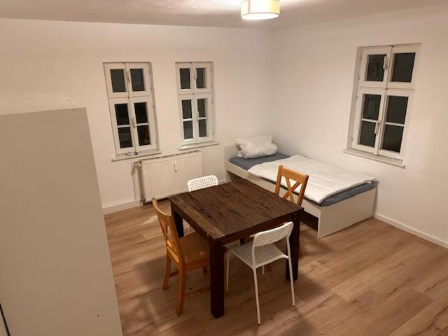 2 Zimmer Appartment für 4 Personen mit Küche und Duschbad 3