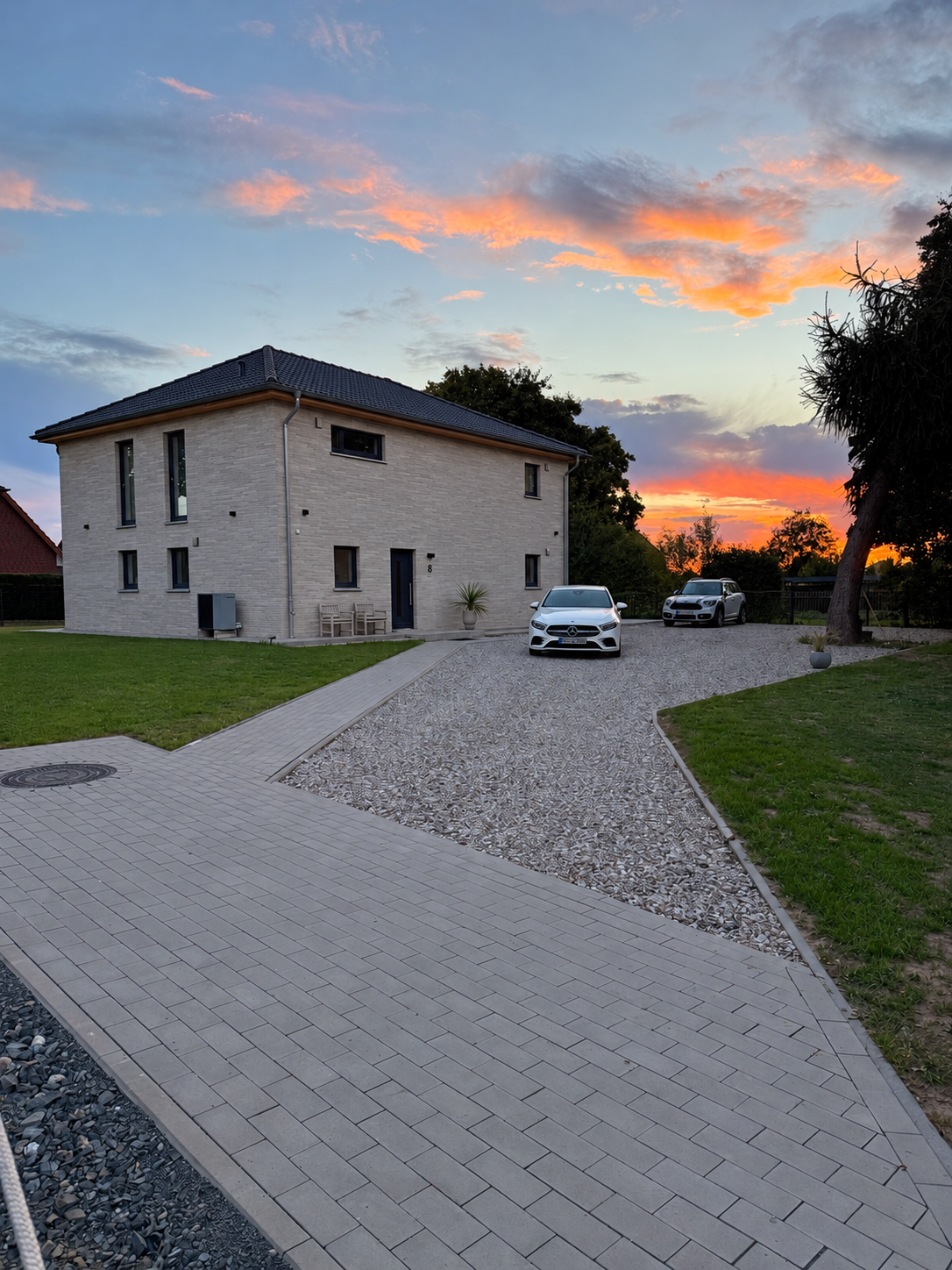 Stilvoll wohnen und arbeiten im Neubau