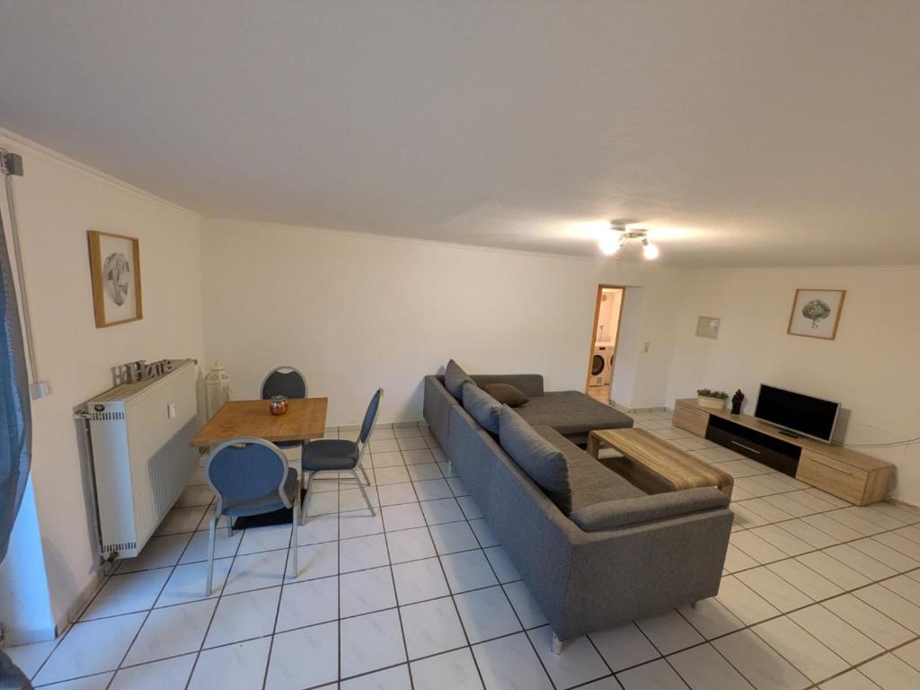 2 Zimmer Appartment für 3 Personen und Terrasse 2