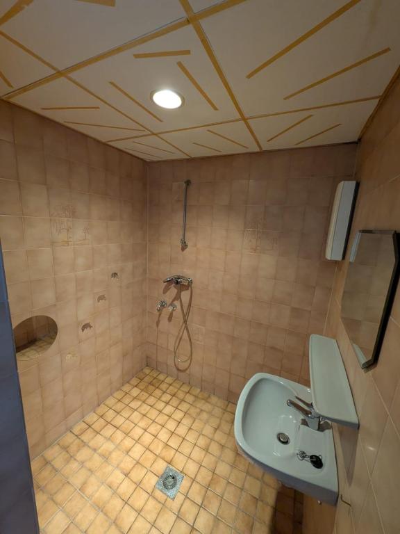 2 Zimmer Appartment für 3 Personen und Terrasse 5