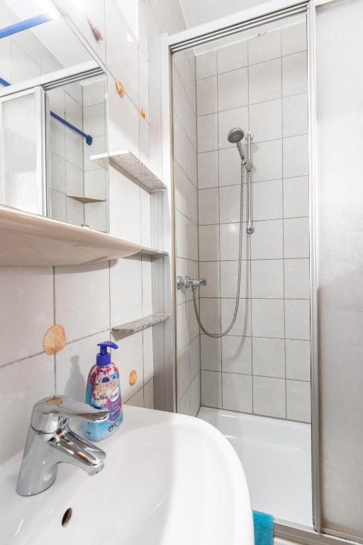 Arbeiterapartment mit 2 Betten, Küche, Bad 2
