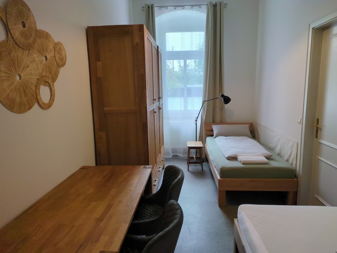 3-Zi.-Wohnung für 4 | Bahnhof Neustadt & Balkon