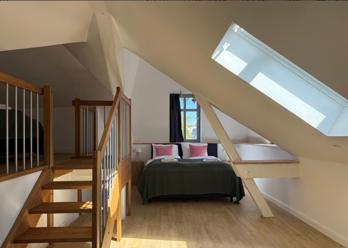 Schlafzimmer mit 2 Doppelbetten - 1