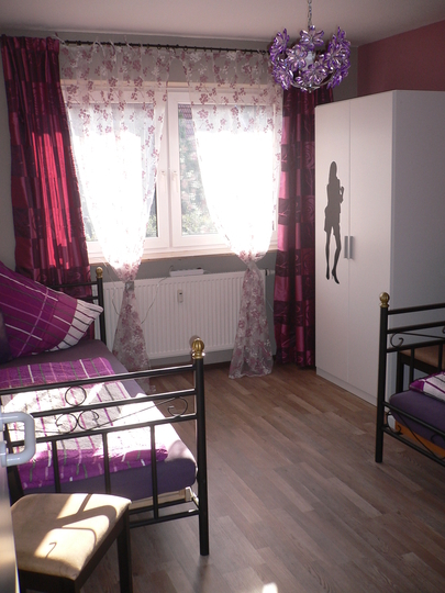 Schlafzimmer 2 - 1