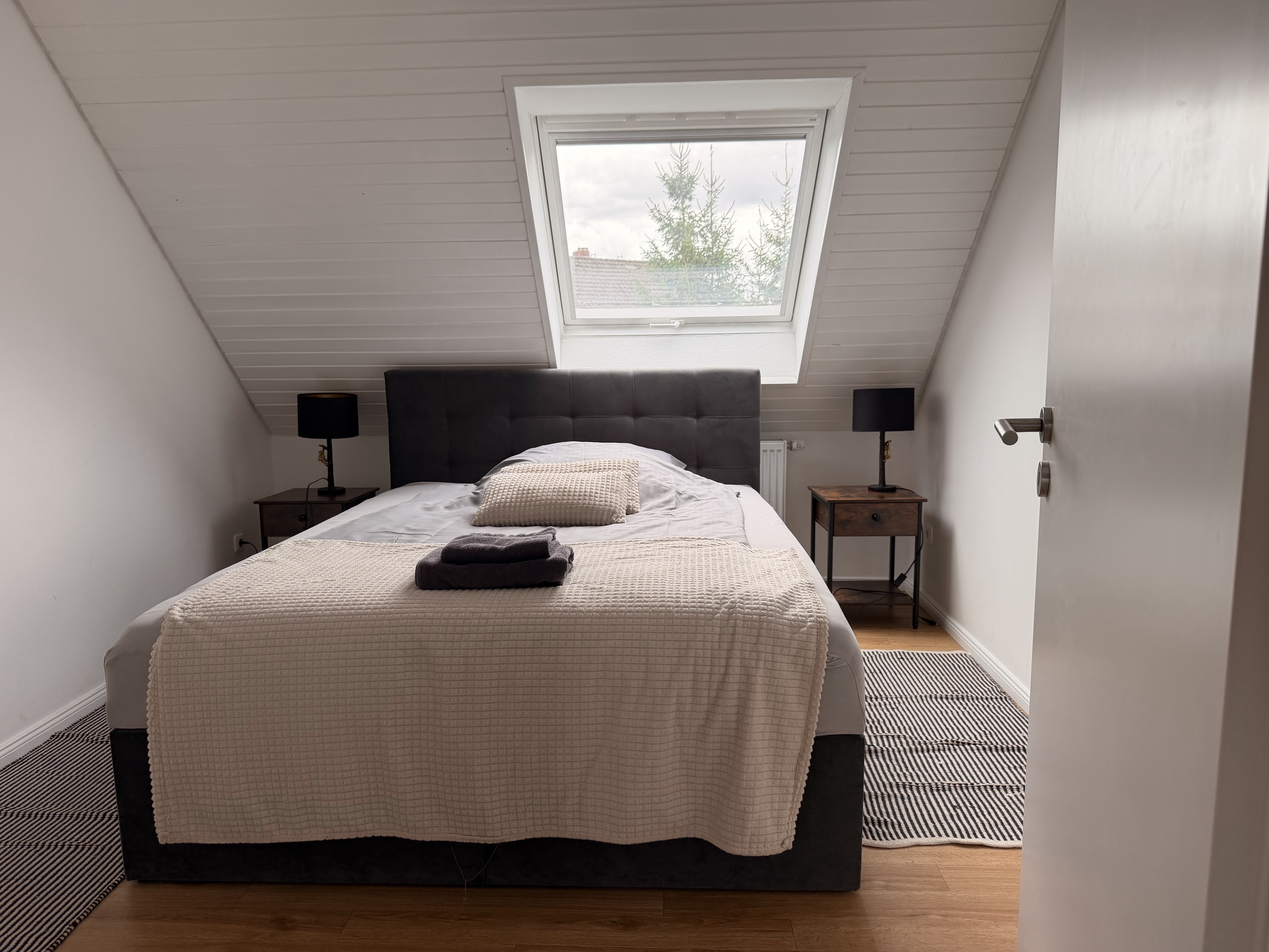 Schlafzimmer 2 mit einem Arbeitsplatz - 1