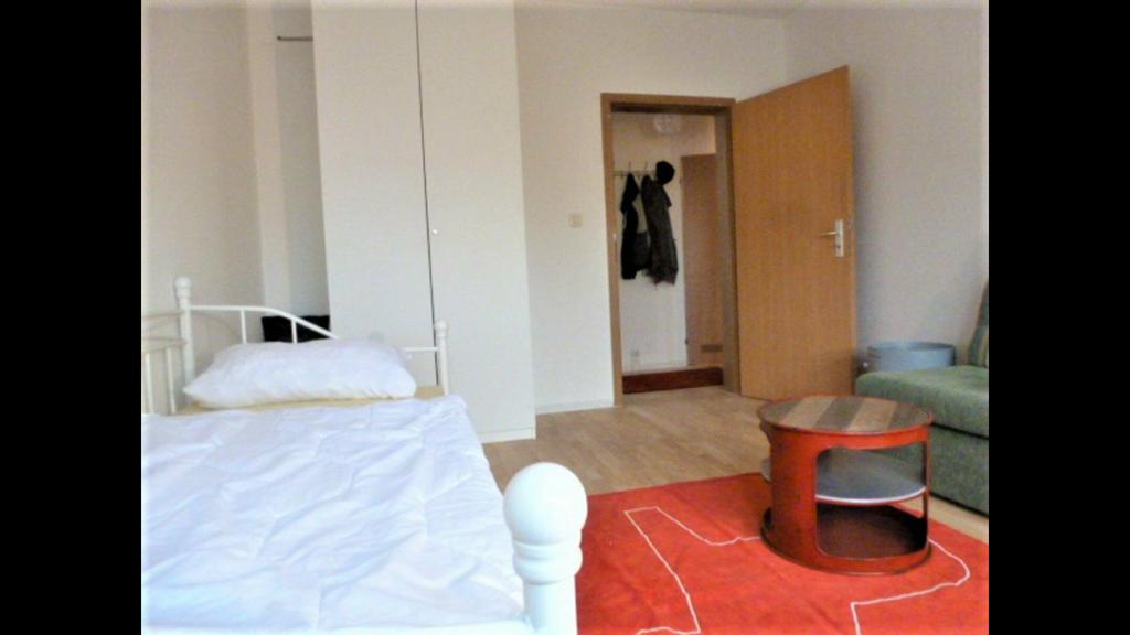 Lütten-Klein 3 Zimmer Wohnung mit Parkplatz